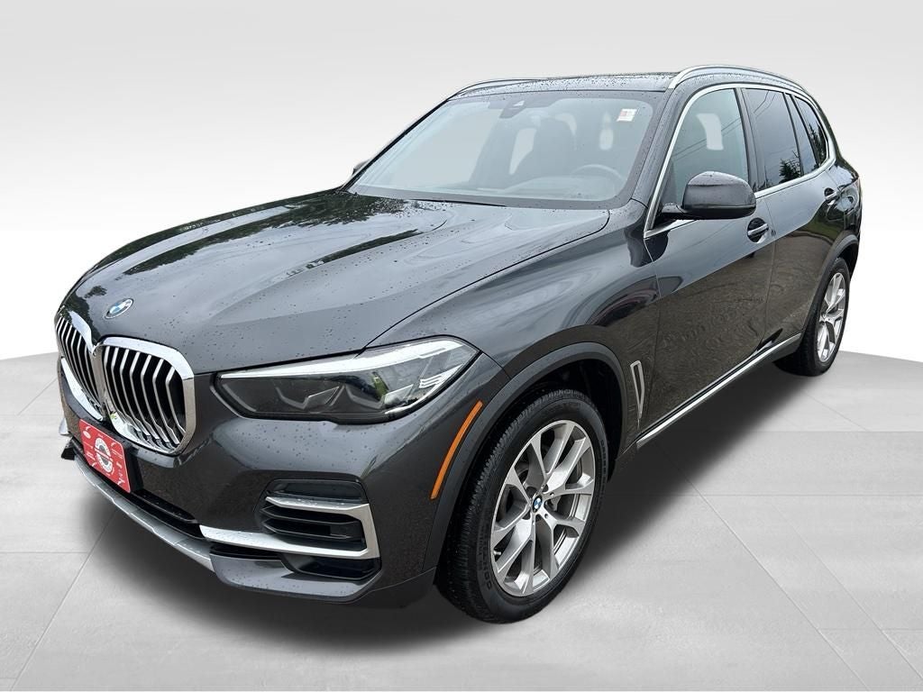 2023 BMW X5 xDrive40i in Gray — front three-quarter view